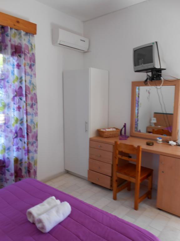 Anamama Acharavi (Corfu)